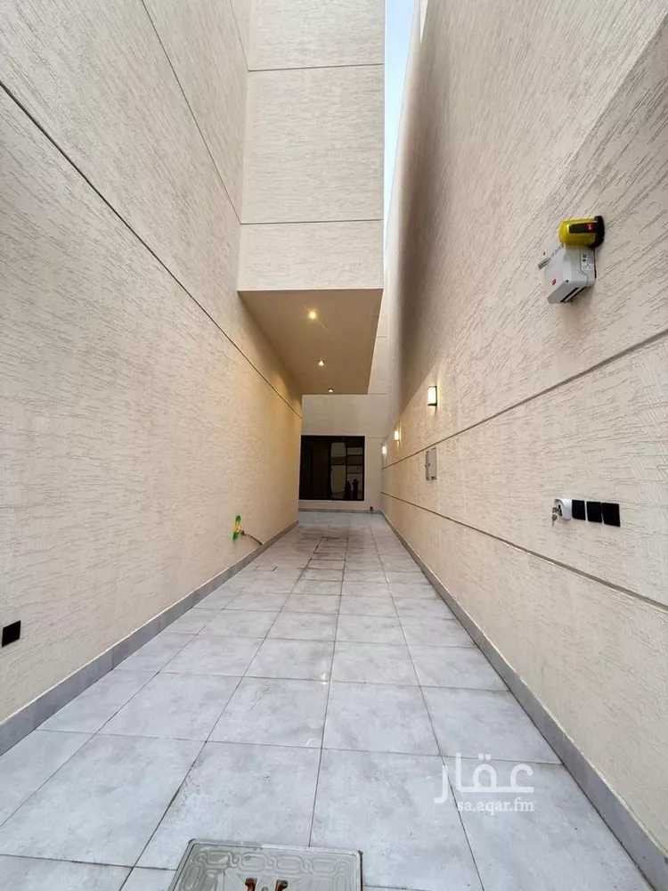 فيلا للبيع في شارع أبي الحسن الأسفرائيني, حي المهدية, مدينة الرياض, منطقة الرياض صورة 2