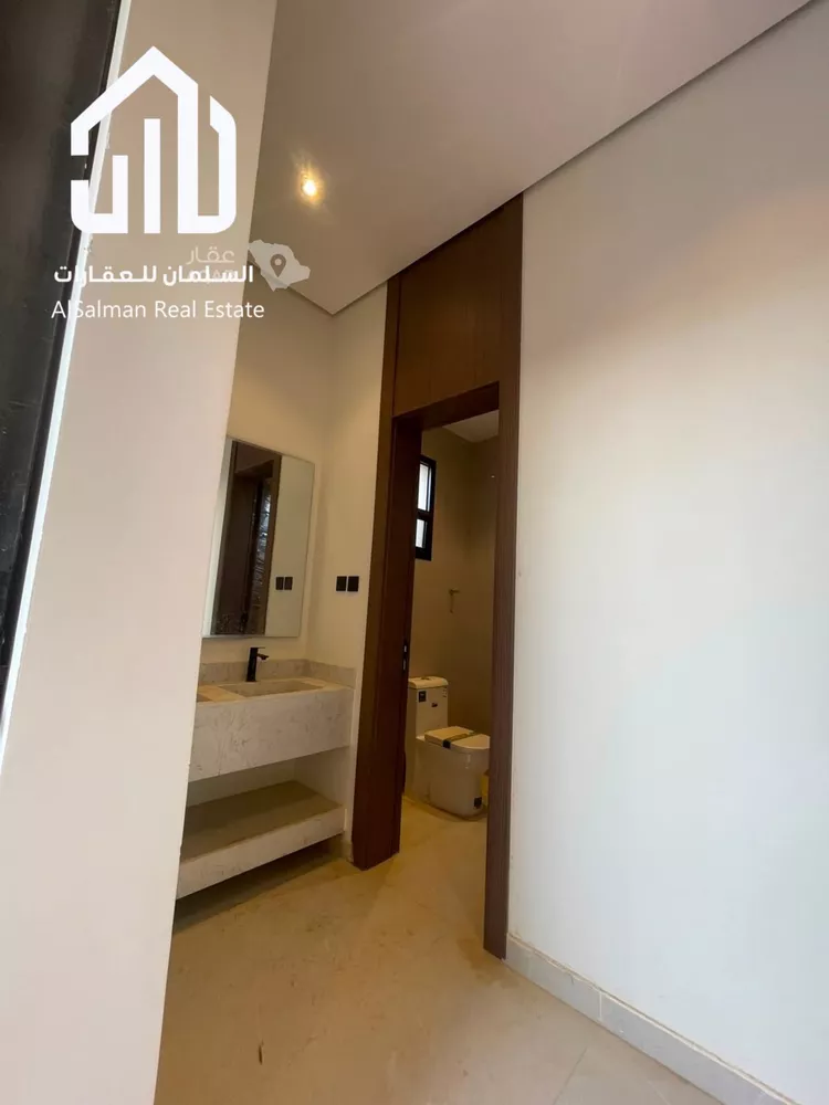 Floor for Sale in Riyadh Al Janadriyah 8
