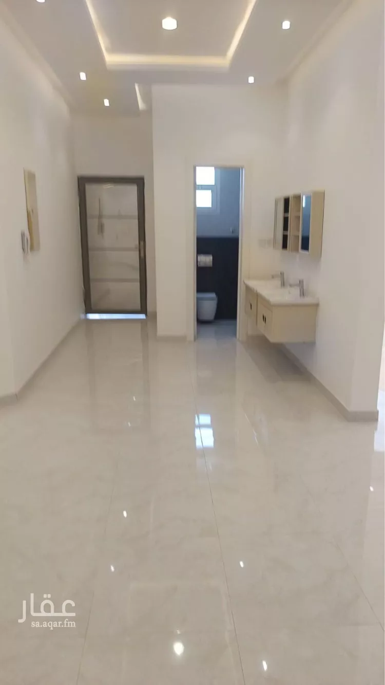 فيلا للبيع في شارع الحسين بن علي, حي حي ج7, مدينة حريملاء, منطقة الرياض صورة 2