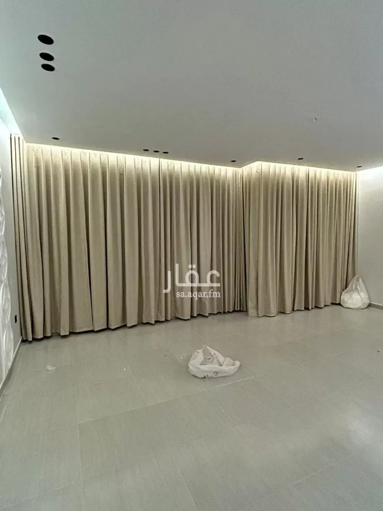 فيلا للبيع في شارع خويلد بن مرة, حي طيبة, مدينة الدمام, المنطقة الشرقية صورة 2