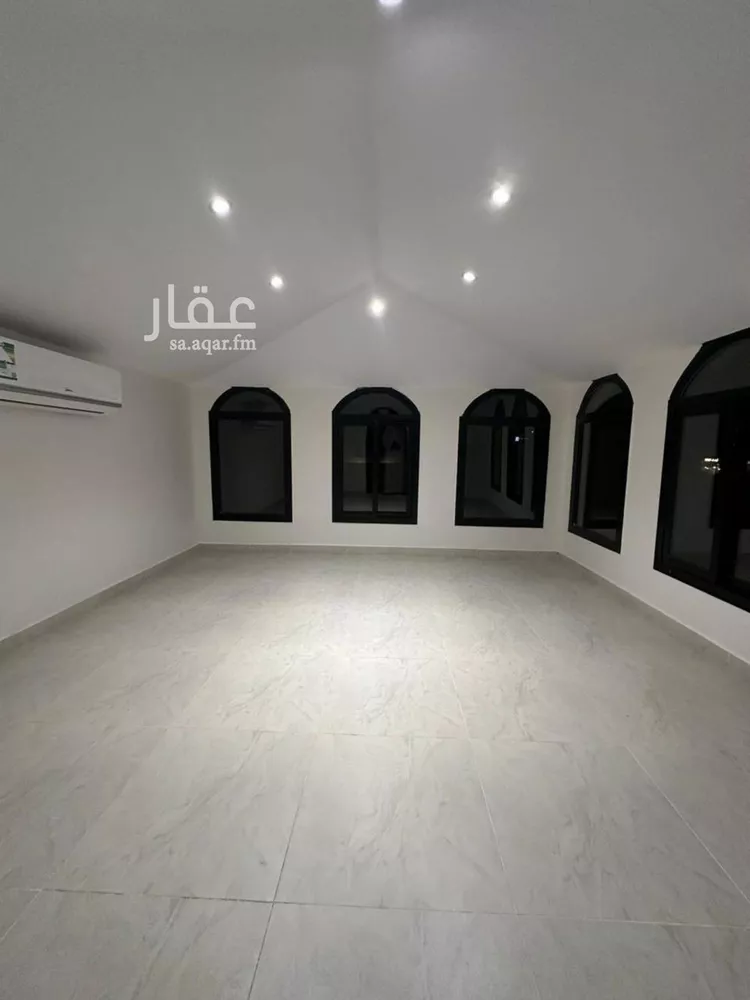 فيلا للإيجار في شارع أحمد بن عجلان, حي القيروان, مدينة الرياض, منطقة الرياض صورة 3