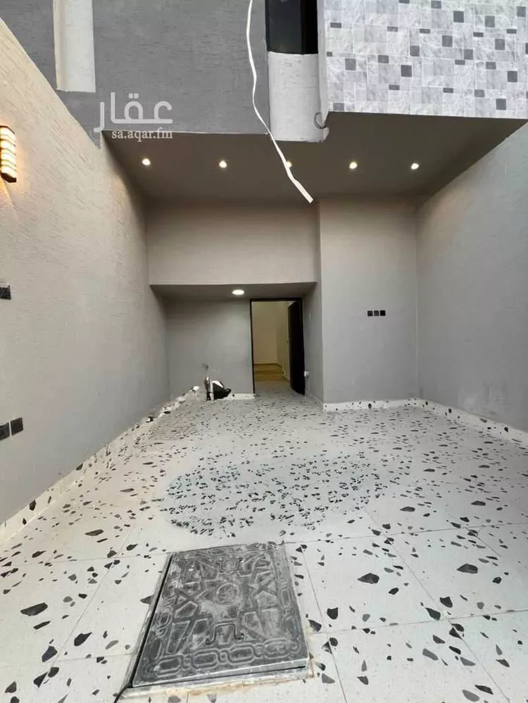 دور للبيع في شارع الظهيران, حي بدر, مدينة الرياض, منطقة الرياض صورة 3