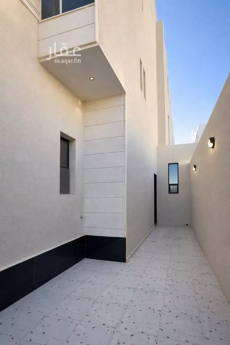 دور للبيع في شارع احمد بن عفيف, حي الجنادرية, مدينة الرياض, منطقة الرياض صورة 3