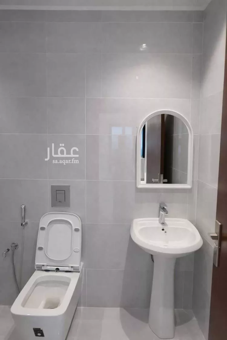 Floor for Sale in Riyadh Al Janadriyah 11