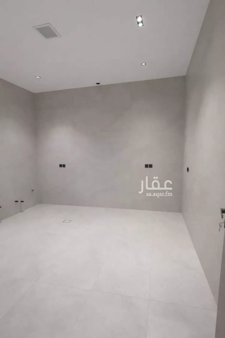 Floor for Sale in Riyadh Al Janadriyah 8