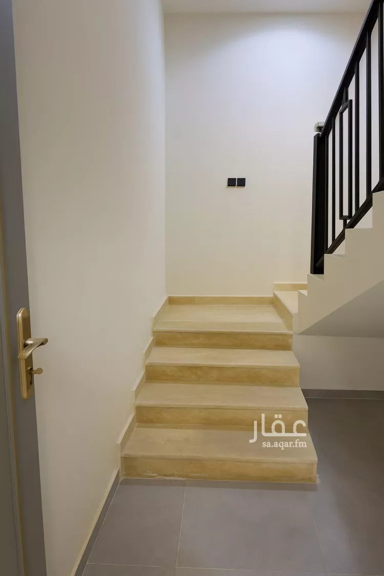 دور للبيع في شارع طريق خريص, حي الجنادرية, مدينة الرياض, منطقة الرياض صورة 3