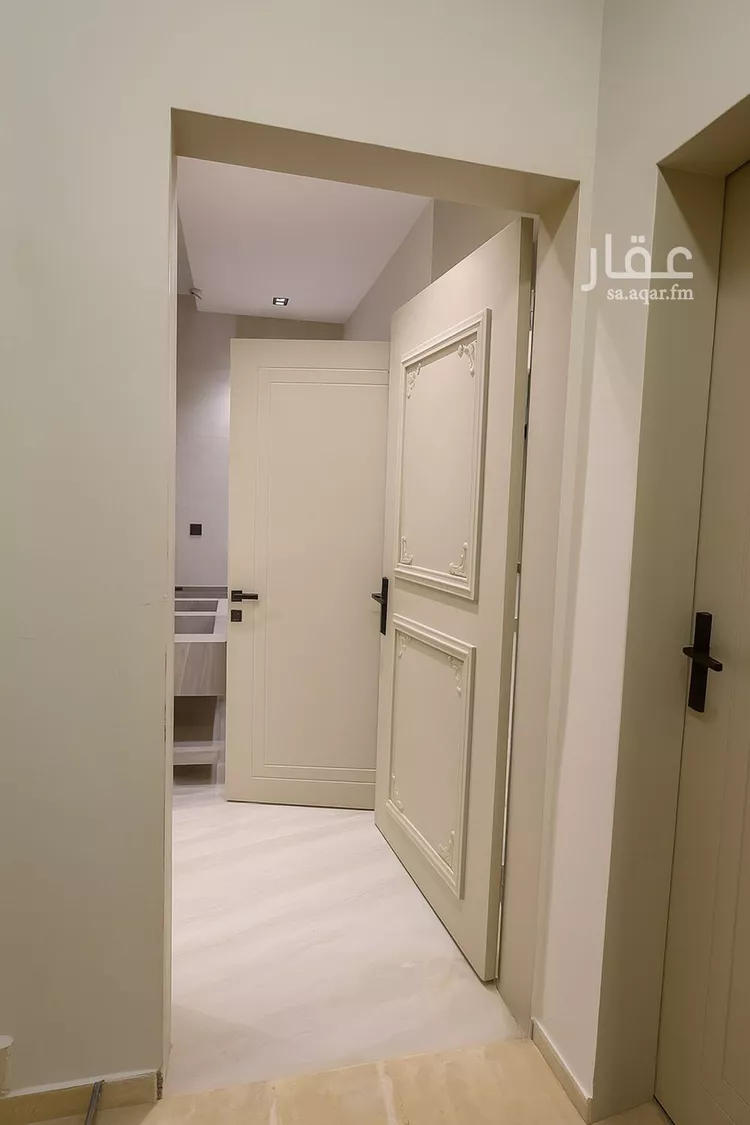 فيلا للبيع في شارع عمر القزاز, حي بدر, مدينة الرياض, منطقة الرياض صورة 3