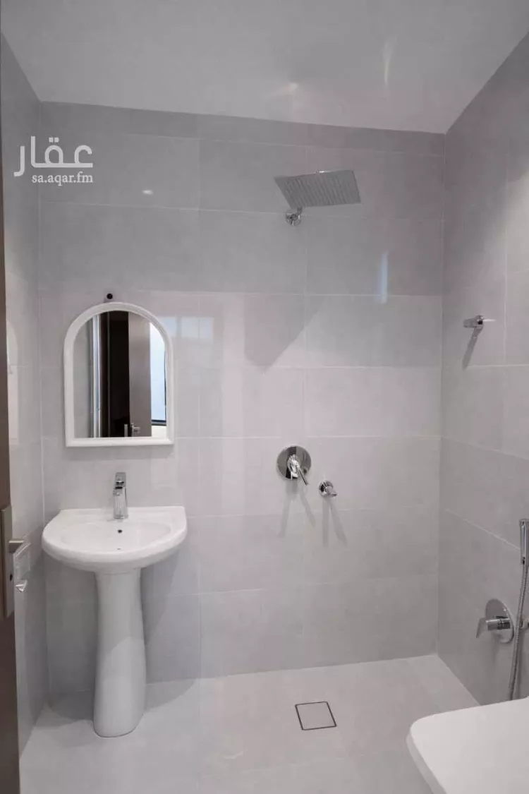 Floor for Sale in Riyadh Al Janadriyah 9
