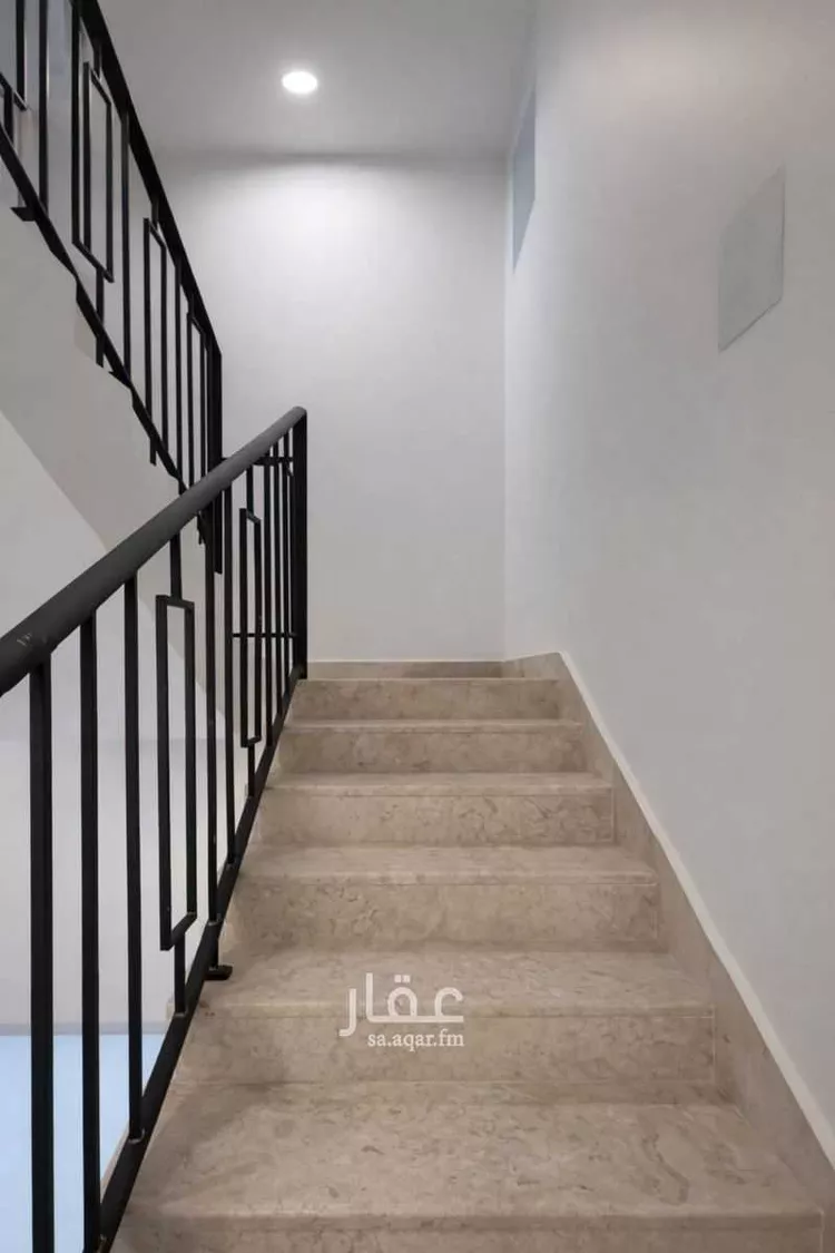 Floor for Sale in Riyadh Al Janadriyah 6