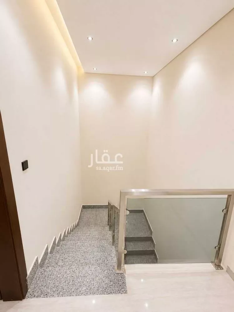 فيلا للبيع في شارع محمد بن شيبة, حي المعيزيلة, مدينة الرياض, منطقة الرياض 9