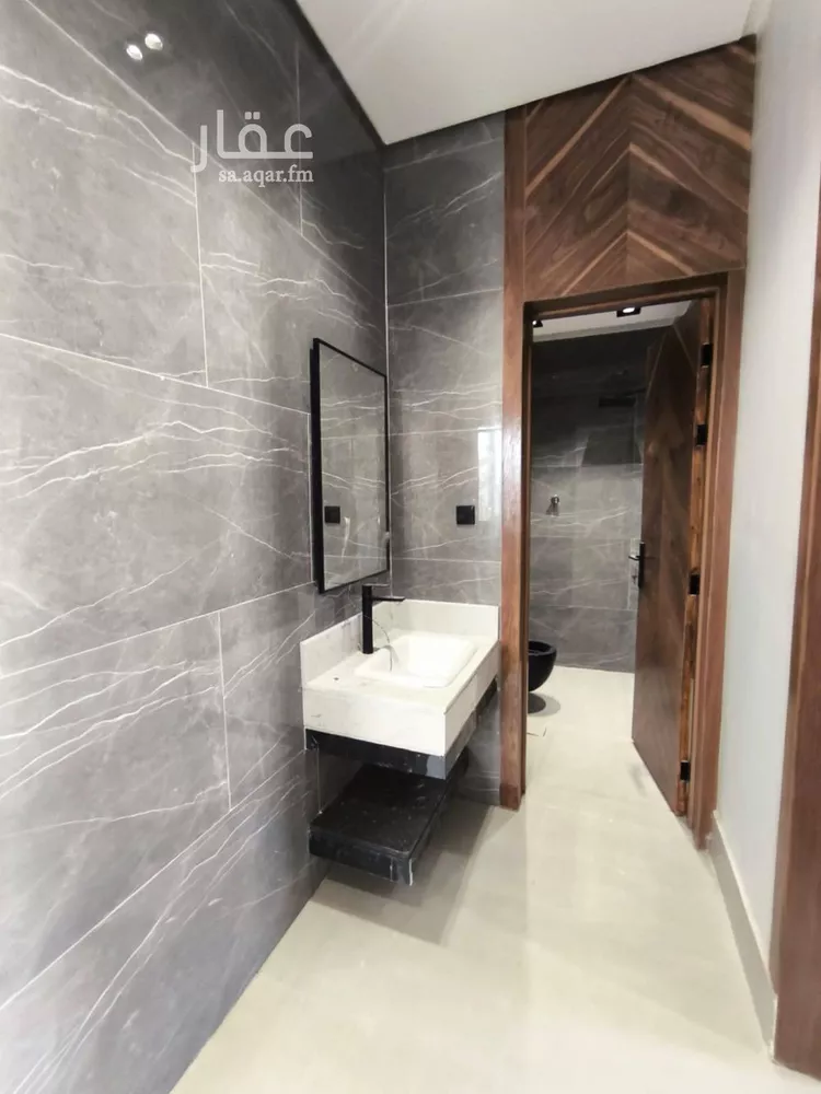 فيلا للبيع في شارع يعقوب بن أبي الفضل, حي عكاظ, مدينة الرياض, منطقة الرياض صورة 2