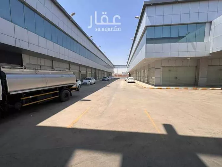 محل للإيجار في شارع طريق طلحة بن عبيد الله, حي السعادة, مدينة الرياض, منطقة الرياض