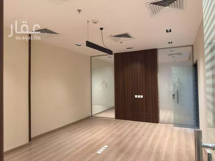 مكتب تجاري للإيجار في شارع الملك فهد الفرعي, حي المحمدية, مدينة الرياض, منطقة الرياض صورة 4