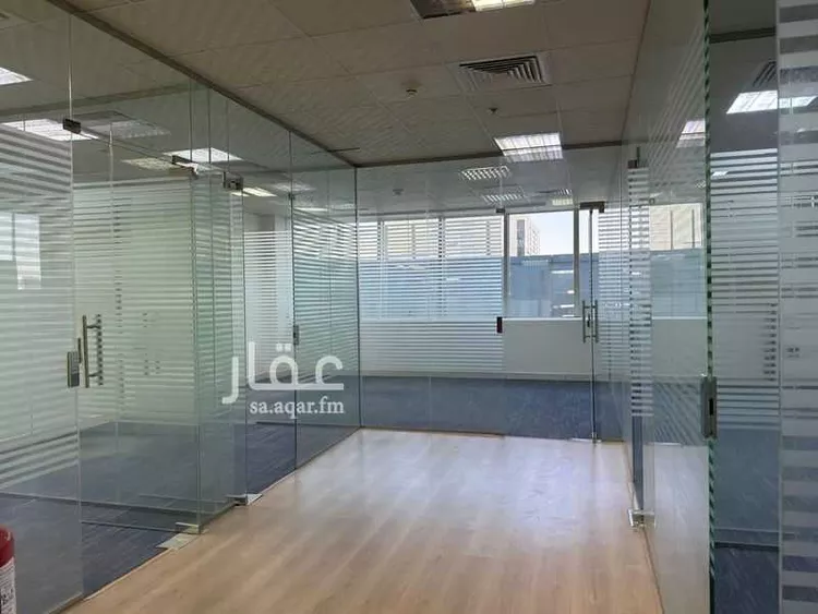 مكتب تجاري للإيجار في شارع الملك فهد الفرعي, حي المحمدية, مدينة الرياض, منطقة الرياض صورة 3