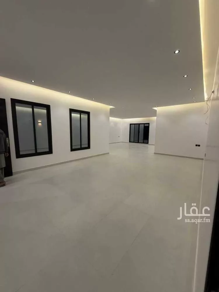 فيلا للبيع في شارع يحيي بن إبراهيم الطالبي, حي شبرا, مدينة الرياض, منطقة الرياض صورة 2