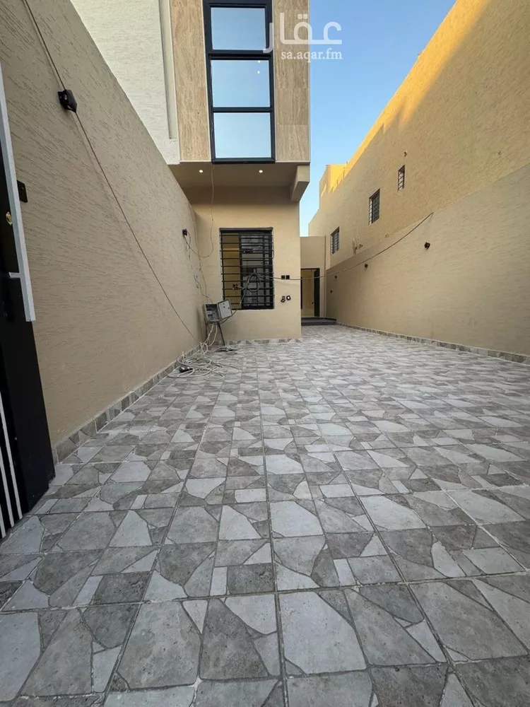 دور للبيع في شارع عبدالخالق بن أبي الطاهر, حي عكاظ, مدينة الرياض, منطقة الرياض صورة 4