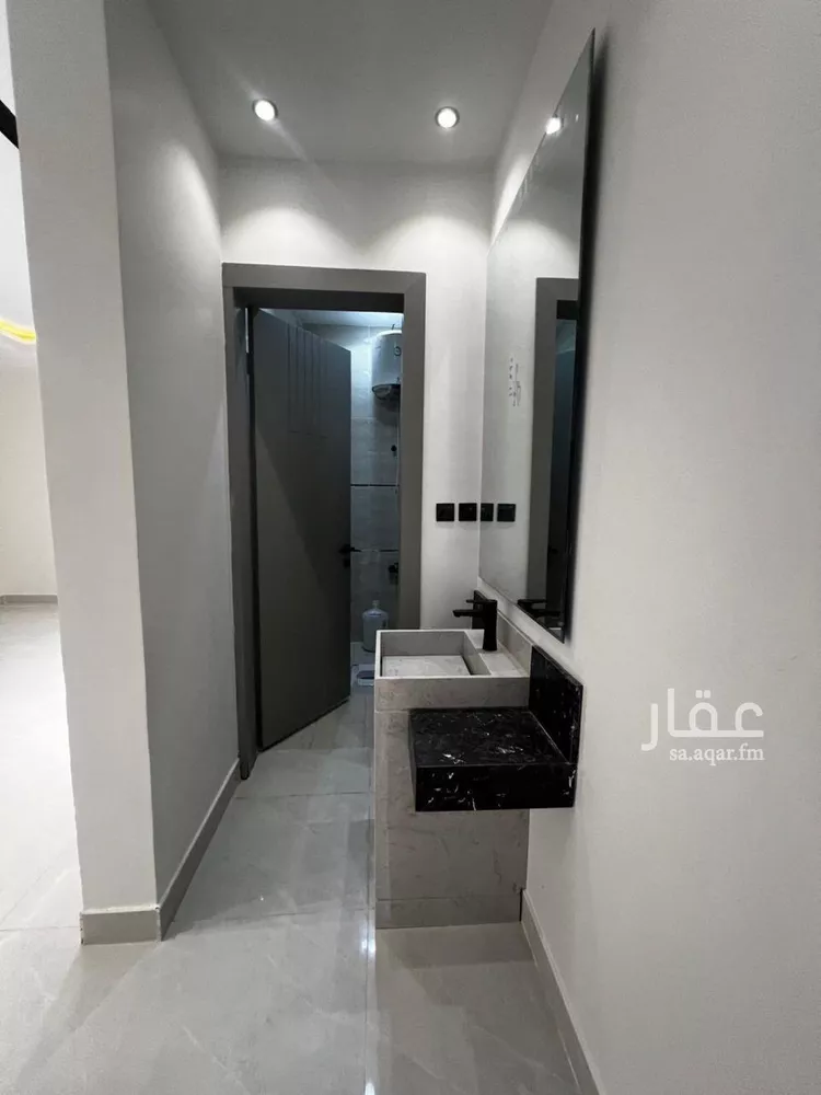 دور للبيع في شارع لطف بن سعد السميني, حي بدر, مدينة الرياض, منطقة الرياض 8