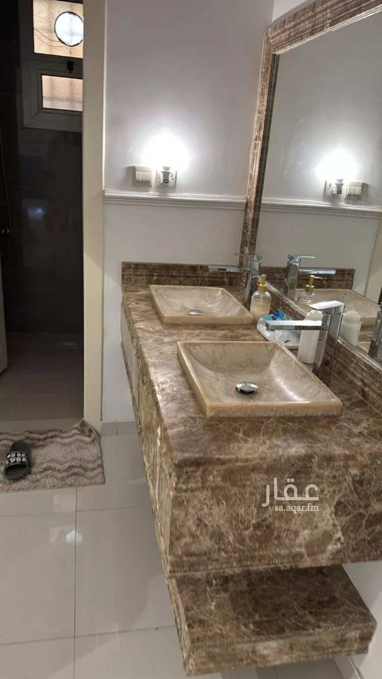 فيلا للبيع في شارع أحمد بن عمر التنبكتي, حي المهدية, مدينة الرياض, منطقة الرياض صورة 2