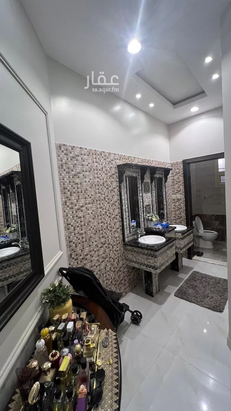 فيلا للبيع في شارع أحمد بن بكر بن بقية, حي العارض, مدينة الرياض, منطقة الرياض صورة 2