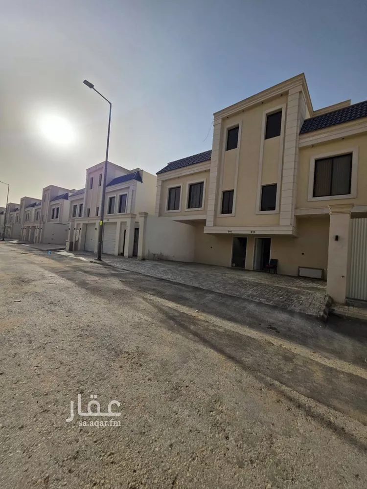 دور للبيع في شارع أبي عبدالله الصقلي, حي عكاظ, مدينة الرياض, منطقة الرياض صورة 3