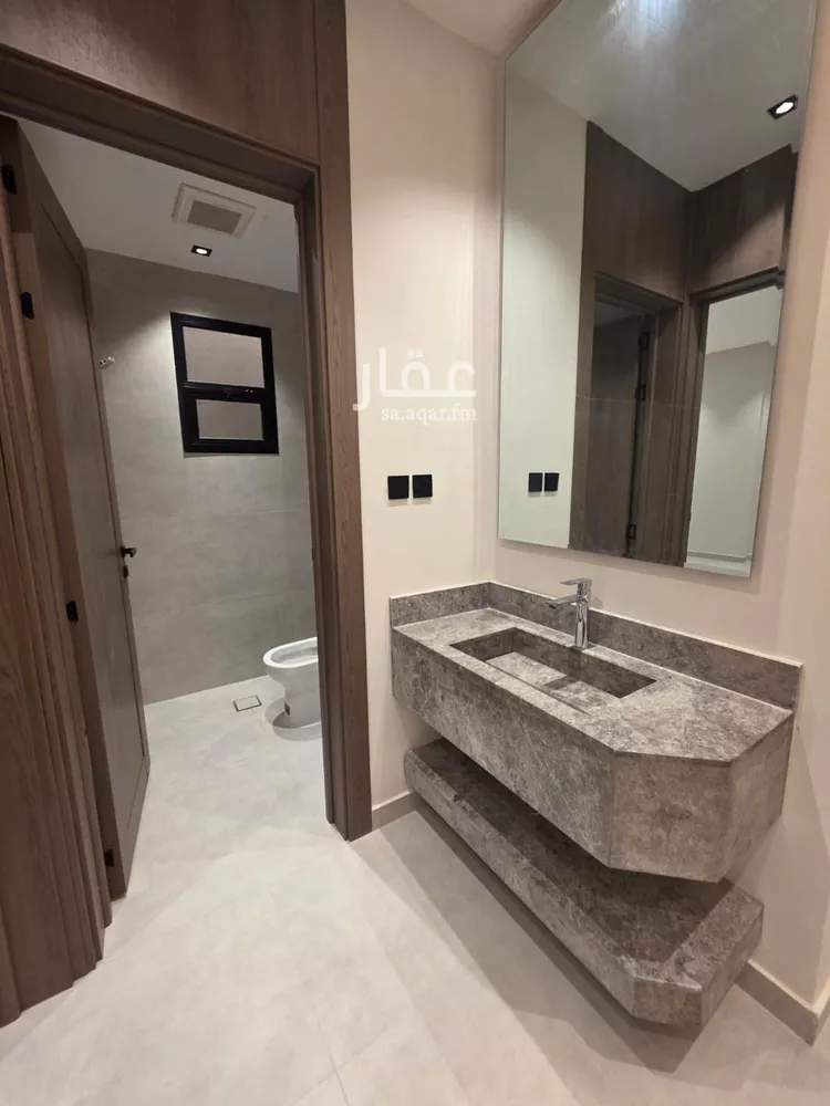 دور للبيع في شارع مصطفى عبدالرزاق, حي عكاظ, مدينة الرياض, منطقة الرياض 11