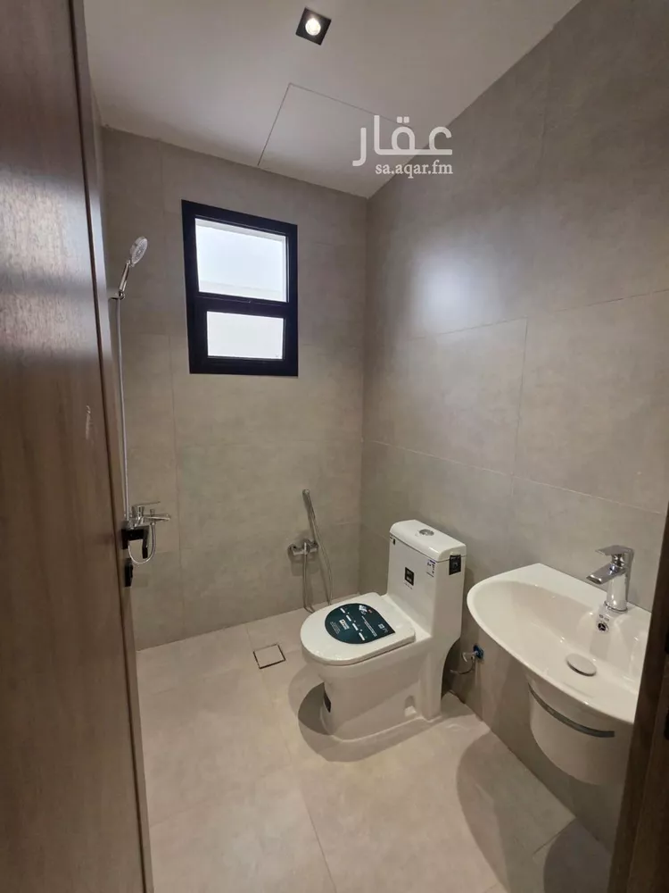 دور للبيع في شارع مصطفى عبدالرزاق, حي عكاظ, مدينة الرياض, منطقة الرياض 14