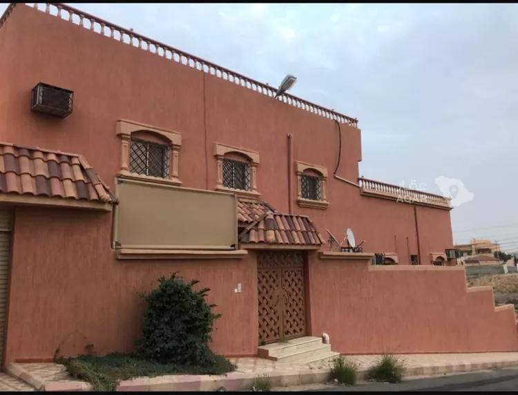 عمارة للبيع في شارع الصعوب, حي الروضة, مدينة أبها, منطقة عسير