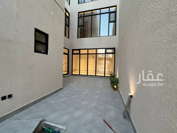 فيلا للبيع في شارع أبي الشيخ الأصبهاني, حي المهدية, مدينة الرياض, منطقة الرياض 11