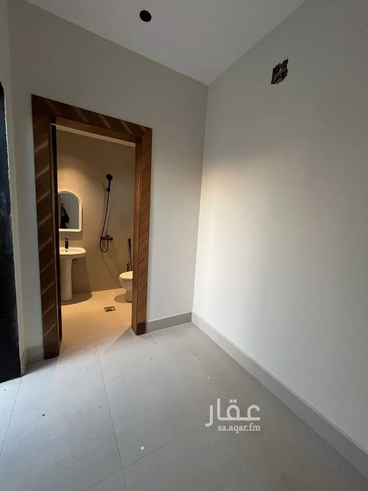 فيلا للبيع في شارع أبي الشيخ الأصبهاني, حي المهدية, مدينة الرياض, منطقة الرياض 24