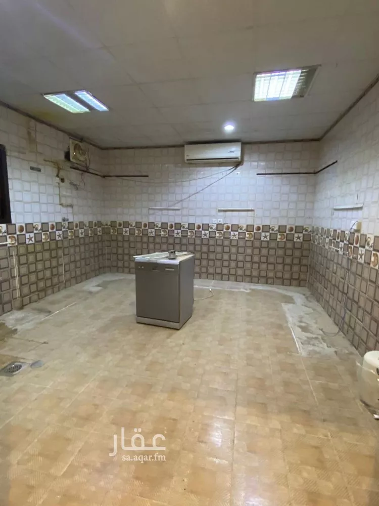 فيلا للبيع في شارع الدفاع, حي إشبيلية, مدينة الرياض, منطقة الرياض 11