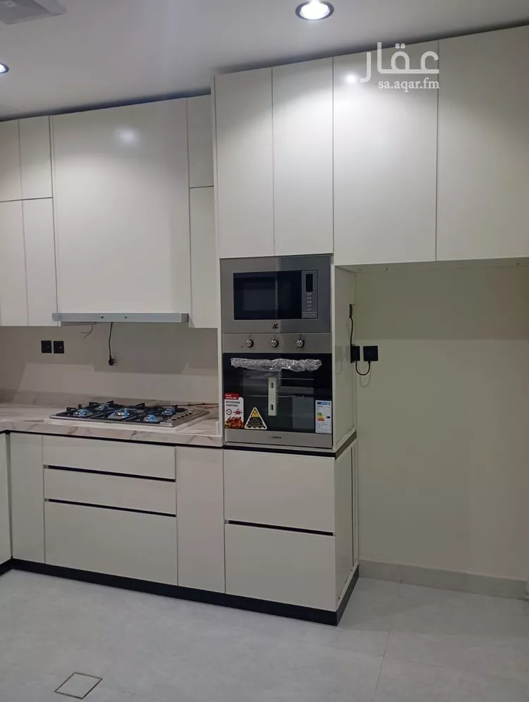 Floor for Sale in Riyadh Ar Rimal 10