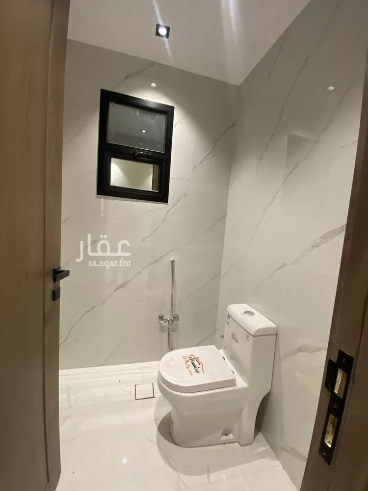 Floor for Sale in Riyadh Okaz 8