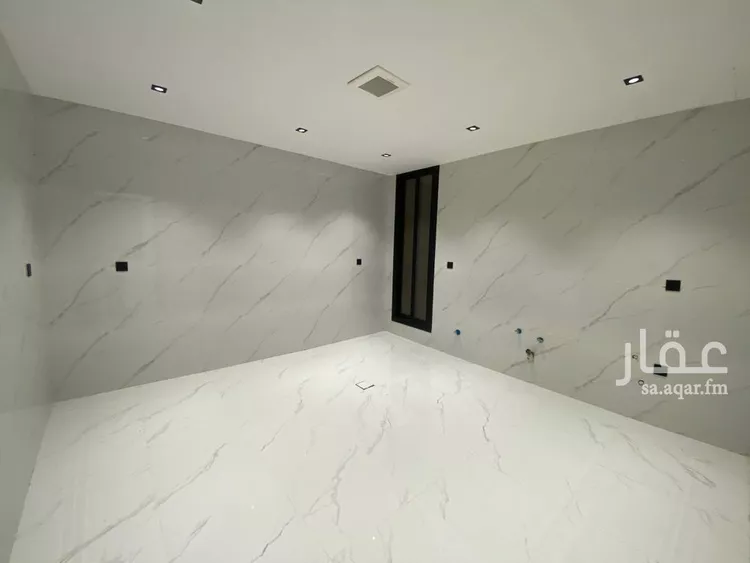 Floor for Sale in Riyadh Okaz 12