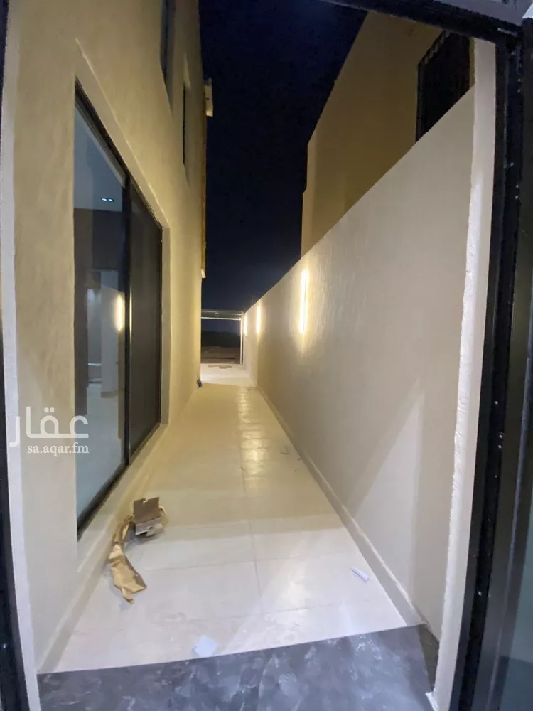 Floor for Sale in Riyadh Okaz 12