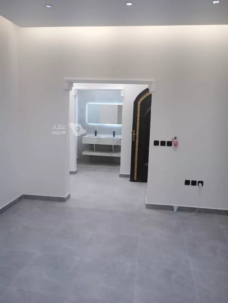 Floor for Rent in Riyadh Al Malqa 10