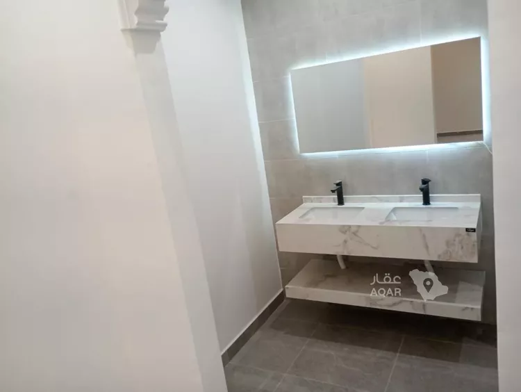 Floor for Rent in Riyadh Al Malqa 15