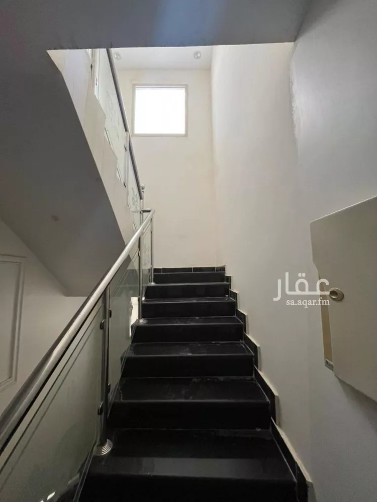 فيلا للإيجار في شارع أحمد بن محمد العتابي, حي الرمال, مدينة الرياض, منطقة الرياض