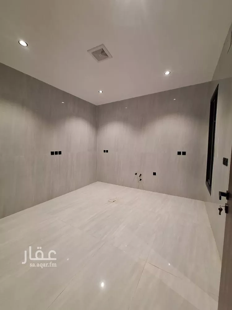 Floor for Sale in Riyadh Al Janadriyah 9