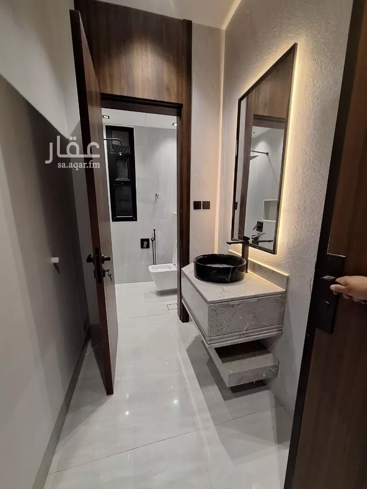 Floor for Sale in Riyadh Al Janadriyah 10