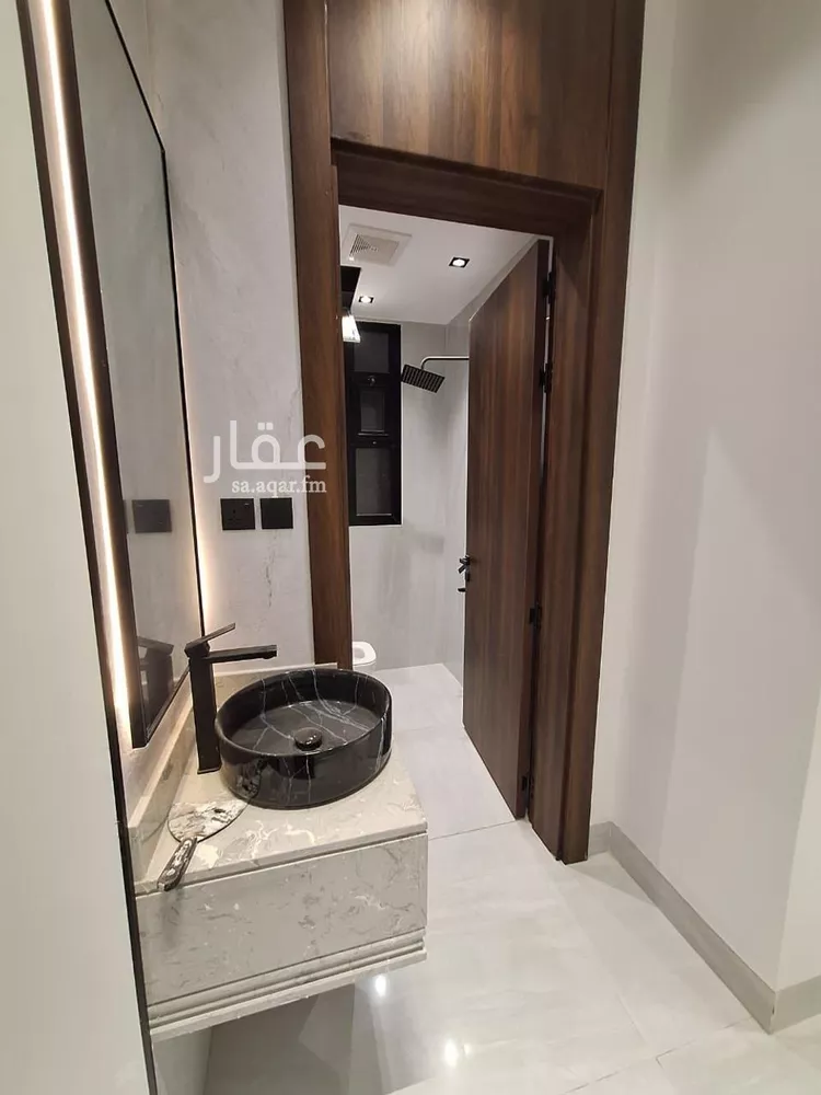 Floor for Sale in Riyadh Al Janadriyah 7