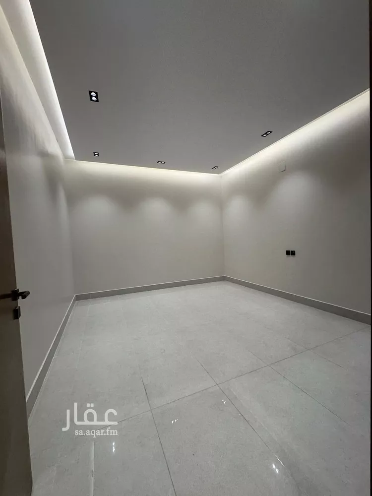 فيلا للبيع في شارع صالح النوفلي, حي الرمال, مدينة الرياض, منطقة الرياض صورة 2