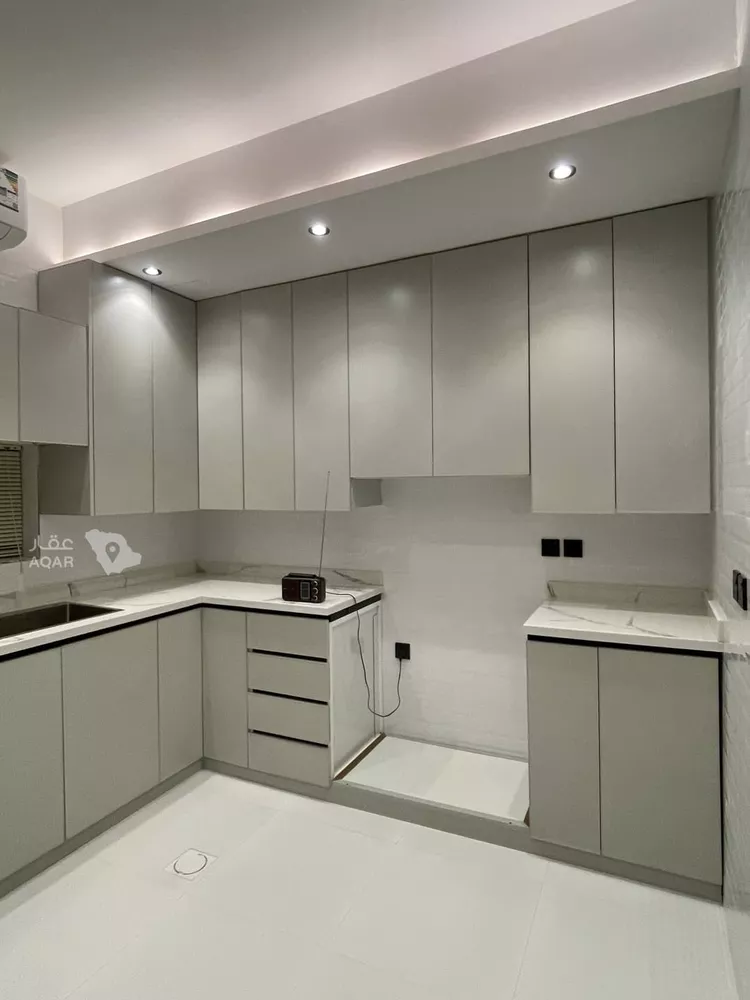 Floor for Rent in Riyadh Az Zahrah 10