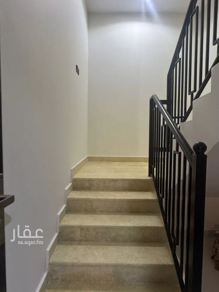 دور للبيع في شارع علي بن عبدالكافي, حي الرمال, مدينة الرياض, منطقة الرياض صورة 3