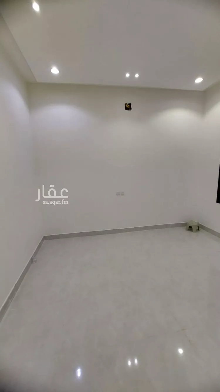 دور للبيع في شارع الحارث الظفري, حي العريجاء الغربي, مدينة الرياض, منطقة الرياض صورة 2