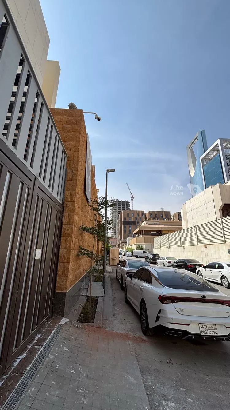 Floor for Sale in Riyadh Al Olaya 6