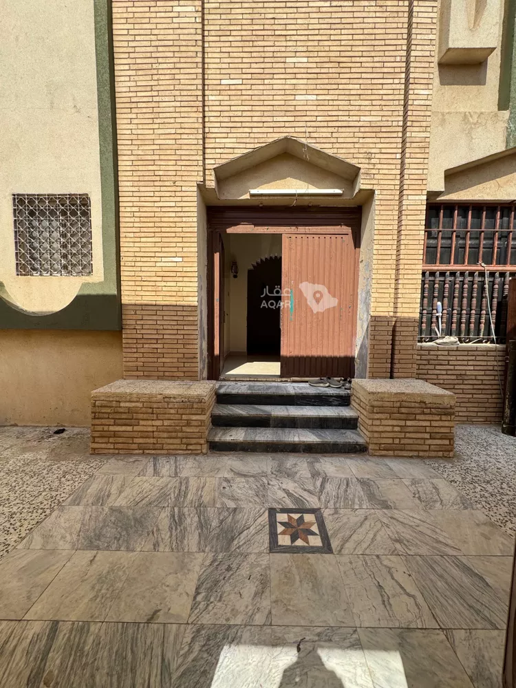 فيلا للبيع في شارع عيسى بن لهيعة, حي المطار القديم, مدينة بريدة, منطقة القصيم صورة 3