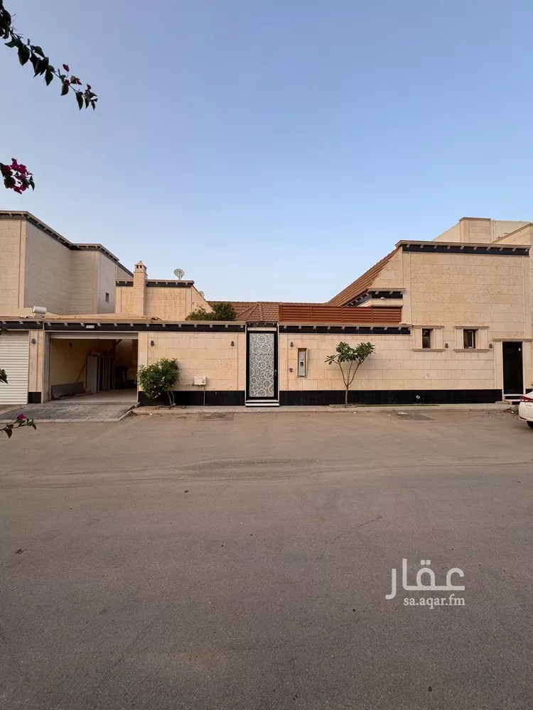 دور للبيع في شارع عبد الرحمن رقه, حي الرفيعة, مدينة بريدة, منطقة القصيم