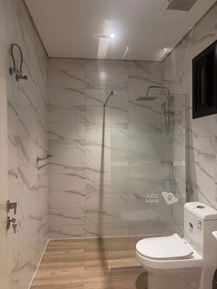 Building for Rent in Jeddah Al Faisaliah 4
