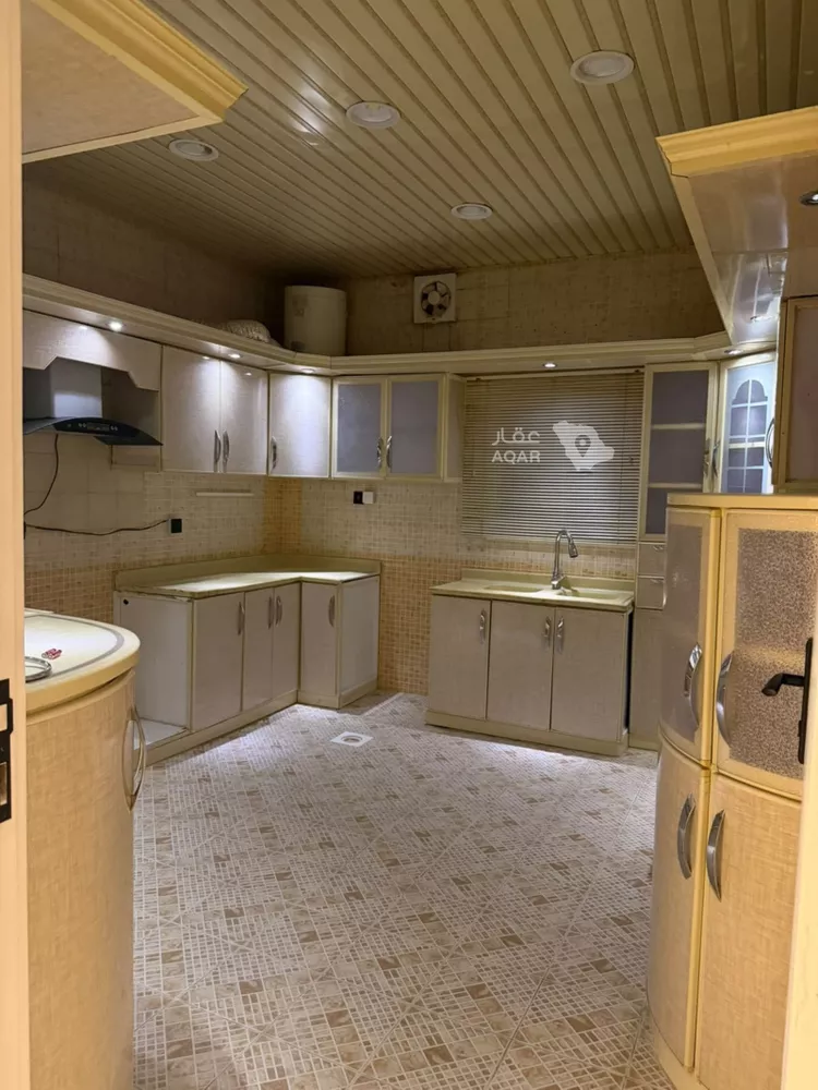 Floor for Rent in Riyadh Ar Rimal 19