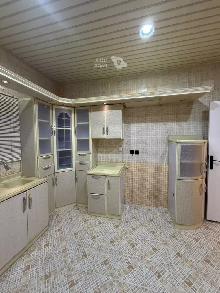 Floor for Rent in Riyadh Ar Rimal 13